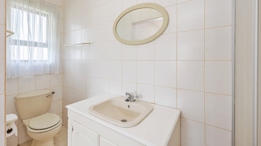 4 Bedroom Property for Sale in Struisbaai Western Cape